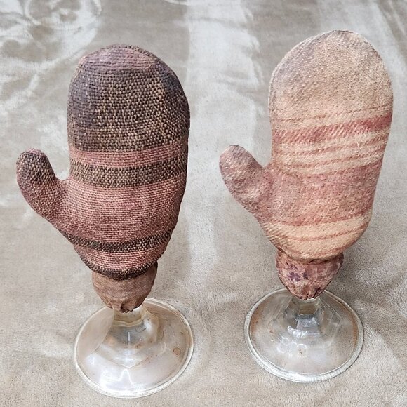 Vintage Folk Art Decor Mittens by Schneeman - Picture 3 of 3